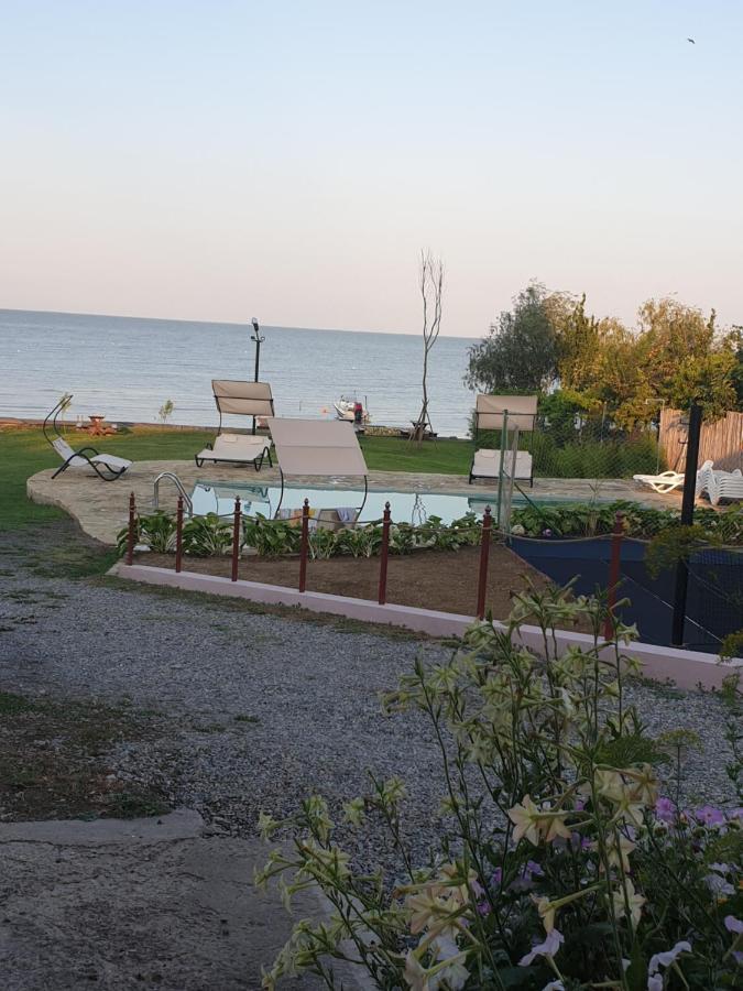 Poarta Apelor Hotel Sarichioi Exterior photo