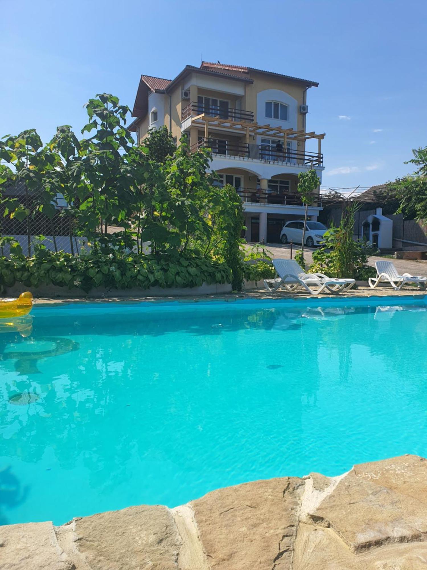 Poarta Apelor Hotel Sarichioi Exterior photo